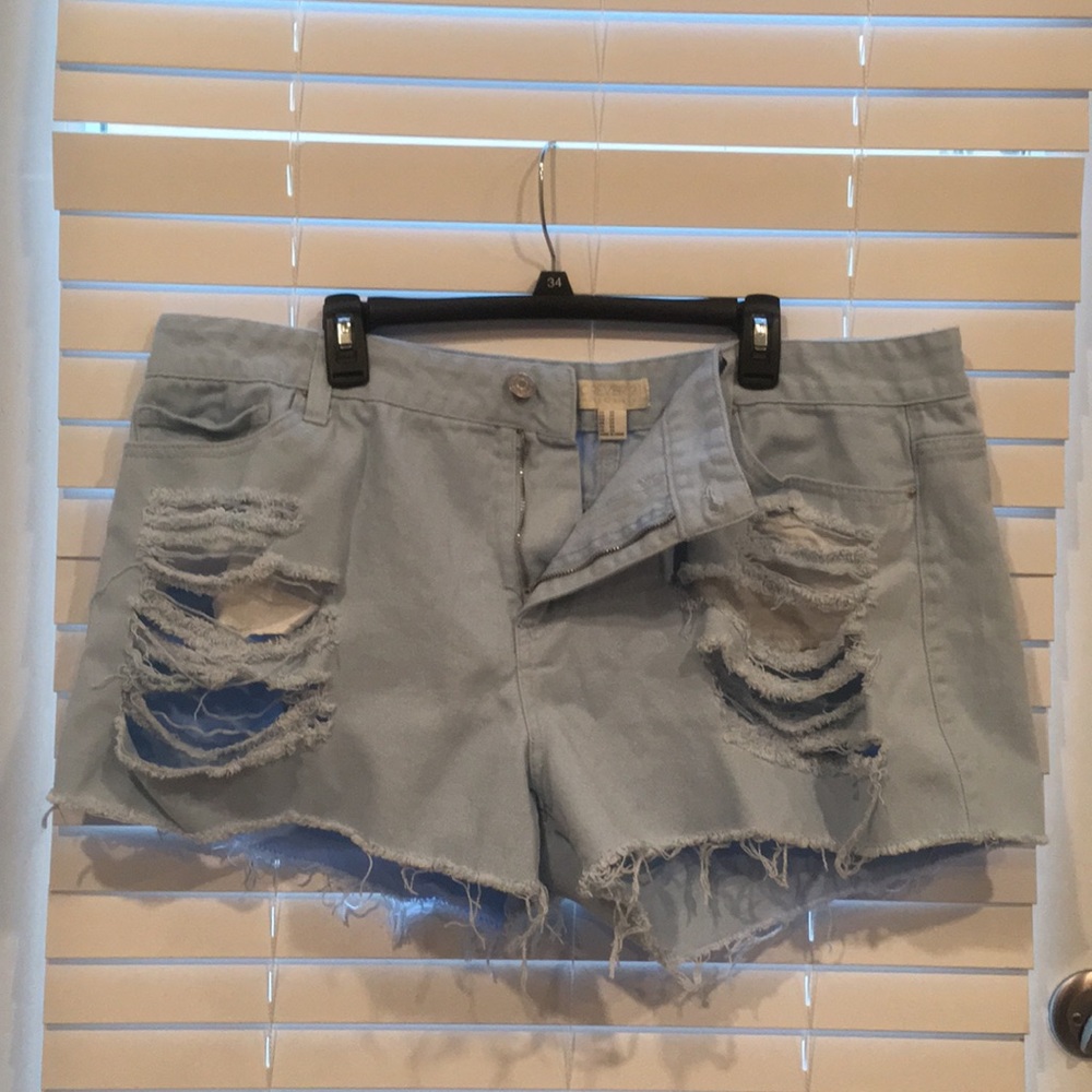 Frayed Shorts - Picture 4 of 6